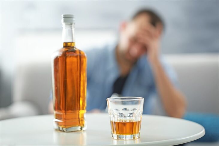 Beber alcol afecta negativamente á función eréctil dun home